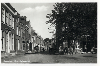 12361 Gezicht in de Utrechtsestraat te IJsselstein, uit het zuidwesten, met links de huizen Utrechtestraat 62 -lager.